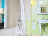 1 Bedroom Suite with land view