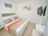 2 Bedrooms Single Suite