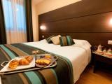 Classic Triple room with city view