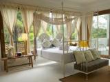Suite with mountain view