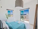 5 Bedrooms Villa beachfront