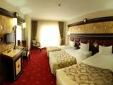 Standard Quadruple room with city view
