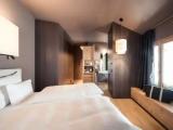 Comfort room with mountain view