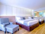 Deluxe room with pool view