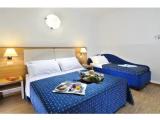 Standard Triple room with sea view