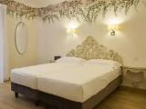 In Dependance Double Suite