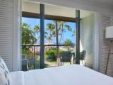 Twin room with balcony and with partial ocean view