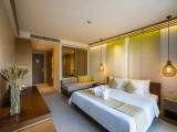 Deluxe Jacuzzi Hillside with pool view