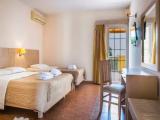 Triple room with pool view