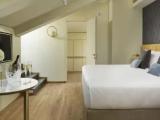 Victoria Suite with lake view