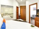 Jacuzzi Double Suite with pool view