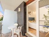Standard Twin room with street view