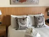 2 Bedrooms Classic Apartment with Terrace with partial sea view