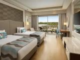 Garden Family Triple Suite with pool view
