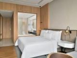 Larger Double Club Guest Room with lake view