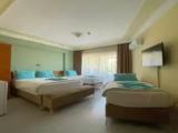 Family Quadruple room with pool view