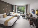 Deluxe Twin room with pool view