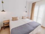2 Bedrooms Deluxe Upstairs Apartment