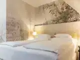 Superior Twin room Street Side