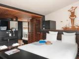 Horizon Suite with dock view