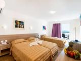 Triple room with sea view