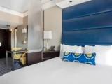 1 Bedroom Hearing Accessible Roll-in Shower Double Suite