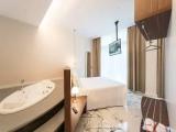 Castello with Jacuzzi and Private Garden Double Suite