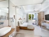 Double room with balcony and sea view