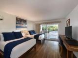 Royal Beach House Suite