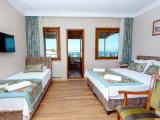 Standard Triple room with sea view