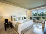Deluxe room with partial ocean view