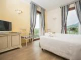 Executive Double room with balcony and Front Lake