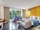 Deluxe Family room with garden view