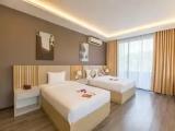 Standard Triple room with city view
