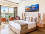 Junior Suite with pool view