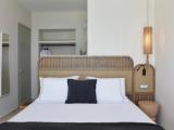 Family with Private Pool Suite with sea view