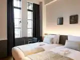 Schoolhouse Connect Hollywood Twin room