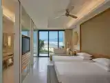 Twin Club room with ocean view
