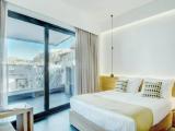Deluxe Veranda Double Suite with city view