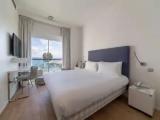 Classic Sea Double White room