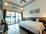Green Double room with pool view