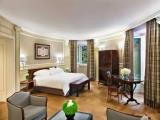 Double Oval Junior Suite