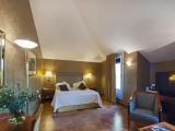 Quintuple Family Suite