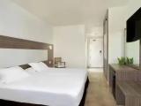 Interconnecting room with pool view
