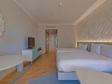 Deluxe Family room with balcony and with garden view