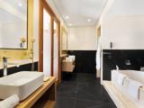 Jacuzzi Swim Up Double Junior Suite