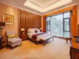 7 Bedrooms Villa