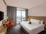 Roomy Double room with city view