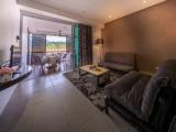 2 Bedrooms (side by side non-connecting) Quadruple Suite