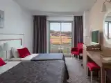 Standard Triple room with partial sea view